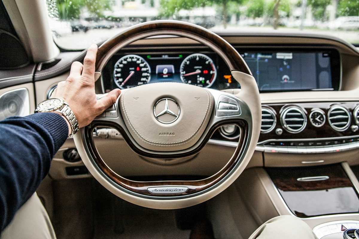 Top 10 Cars with the Best Infotainment Systems in 2025